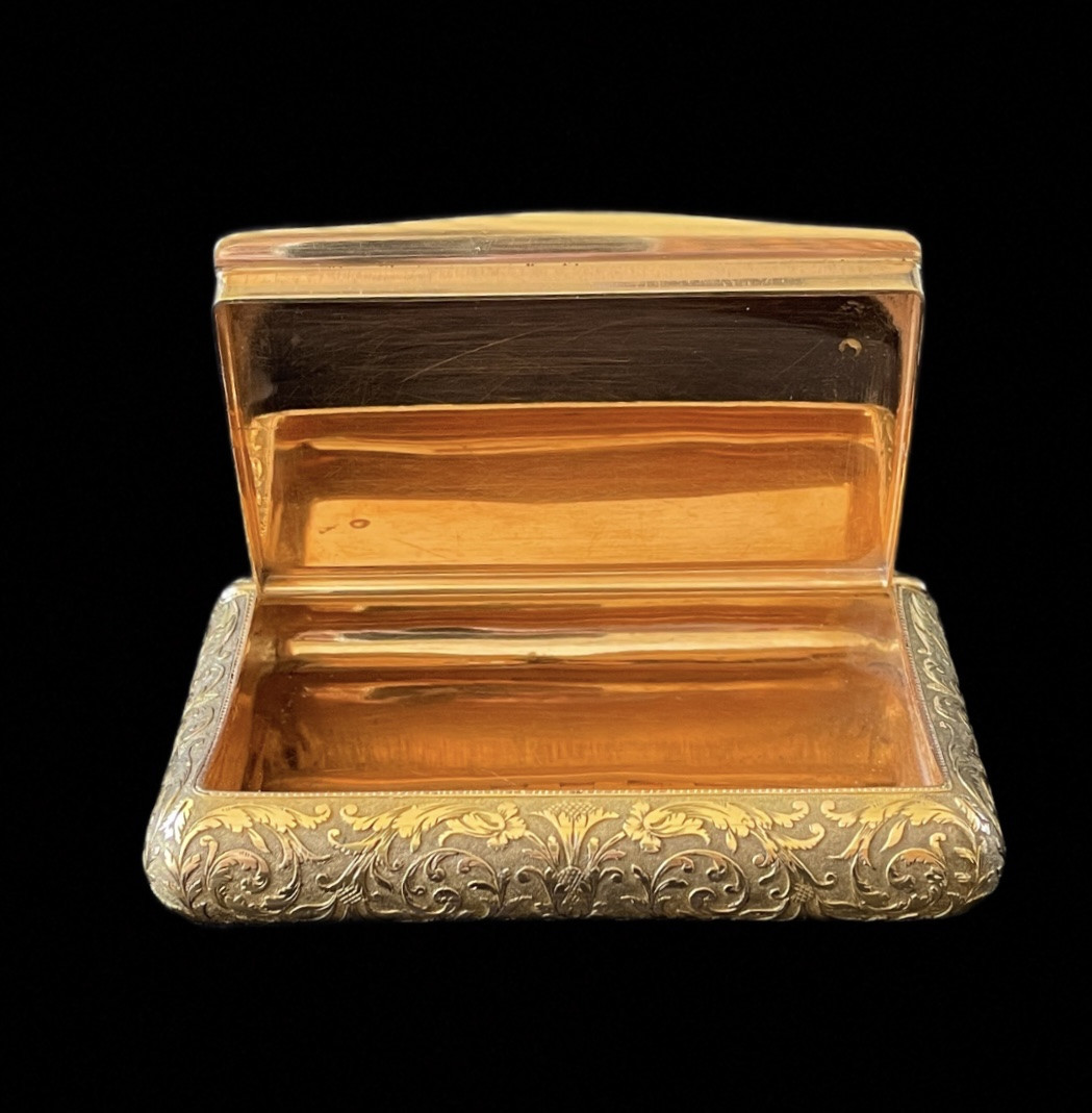 BOITE EN OR 18 CARATS – PARIS, RESTAURATION (1819–1838) – 97 G -photo-2