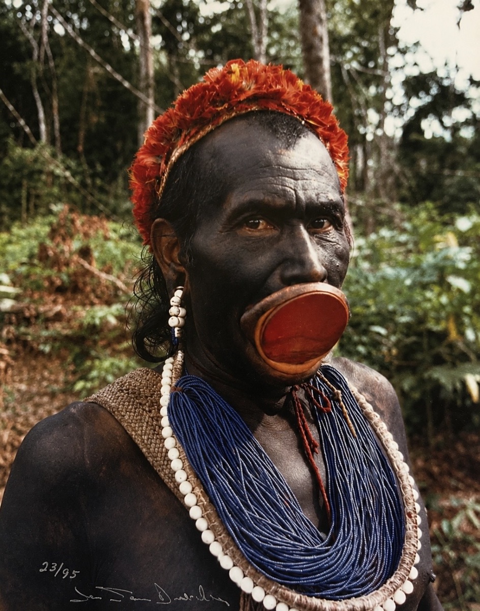 PARURE FRONTALE CÉRÉMONIELLE KAYAPÓ AVEC PHOTOGRAPHIE SIGNÉE JEAN-PIERRE DUTILLEUX-photo-1