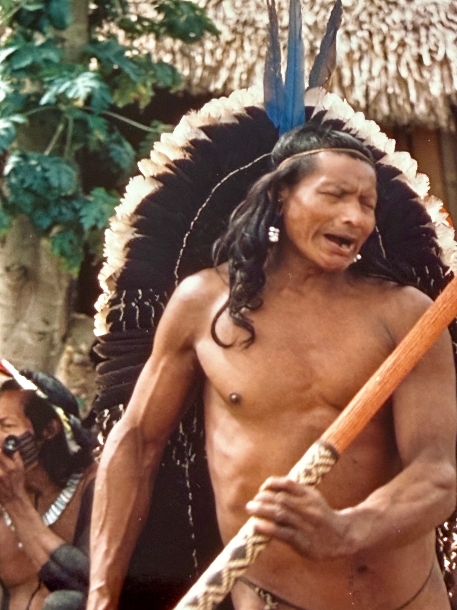 Kayapó Ceremonial Headdress And Original Photograph From The Film Raoni-photo-1