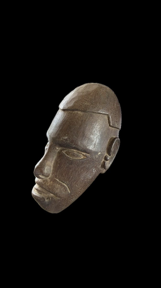 TÊTE SCULPTÉE ASMAT – FRAGMENT ANCESTRAL