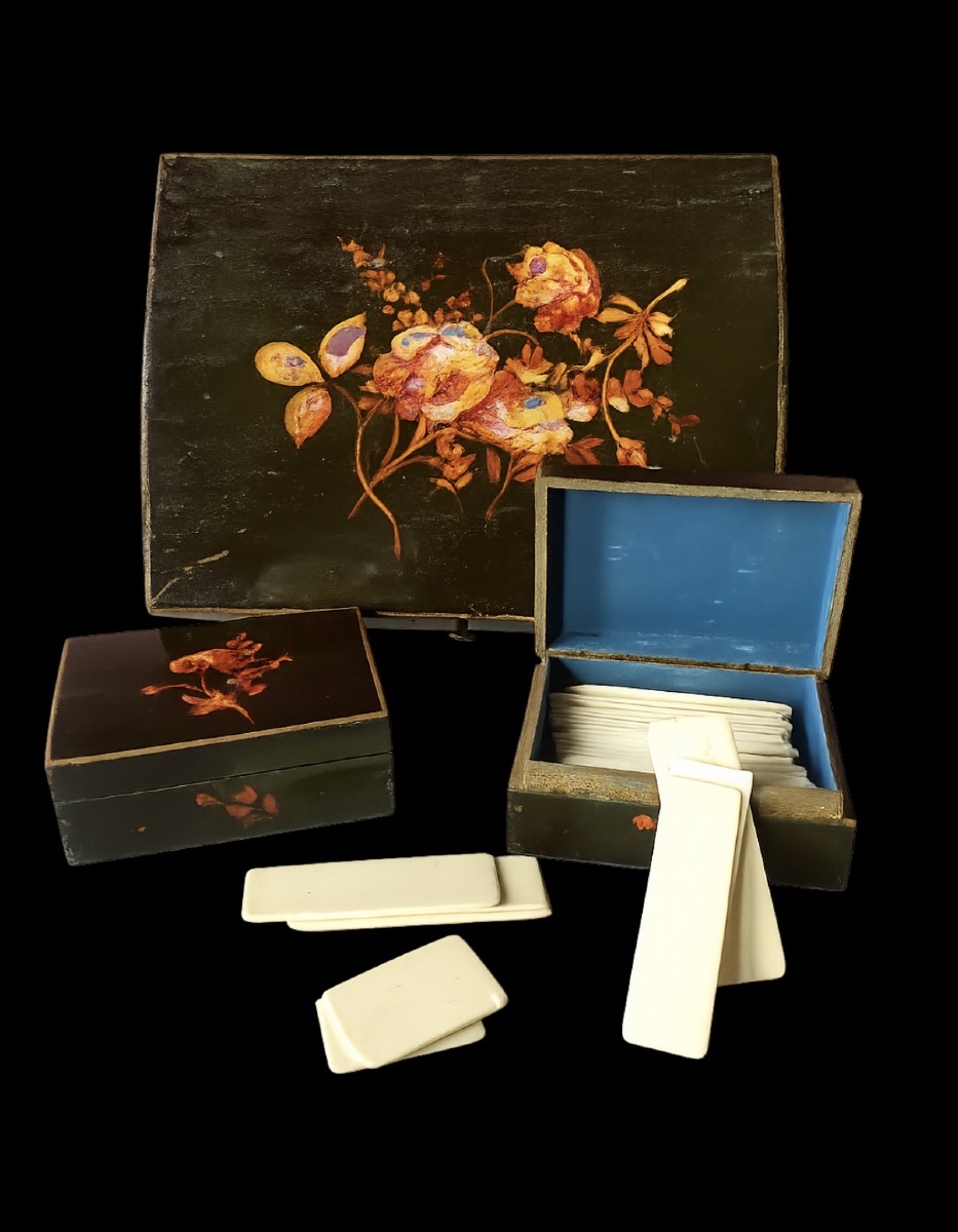 COFFRET À JETONS DE JEU EN VERNIS MARTIN