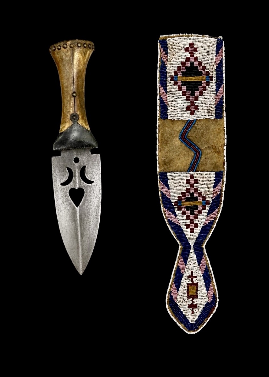 Blackfoot (piikáni / Siksika) Knife With Its Beaded Sheath