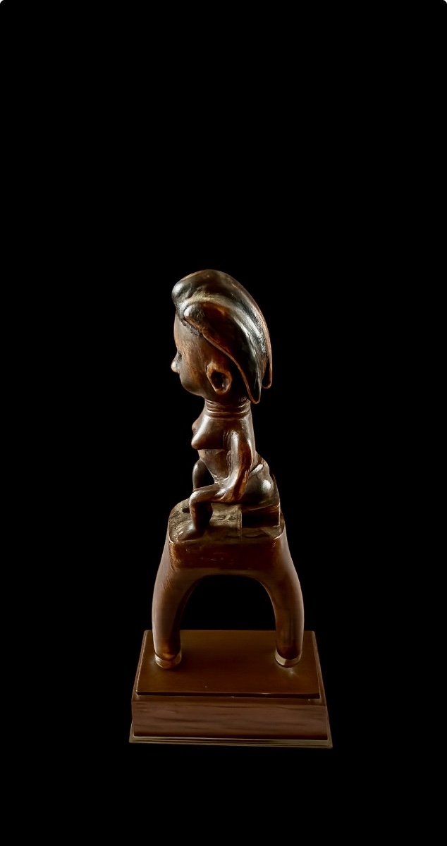 Sling With A Figure Of A Seated Woman-photo-2