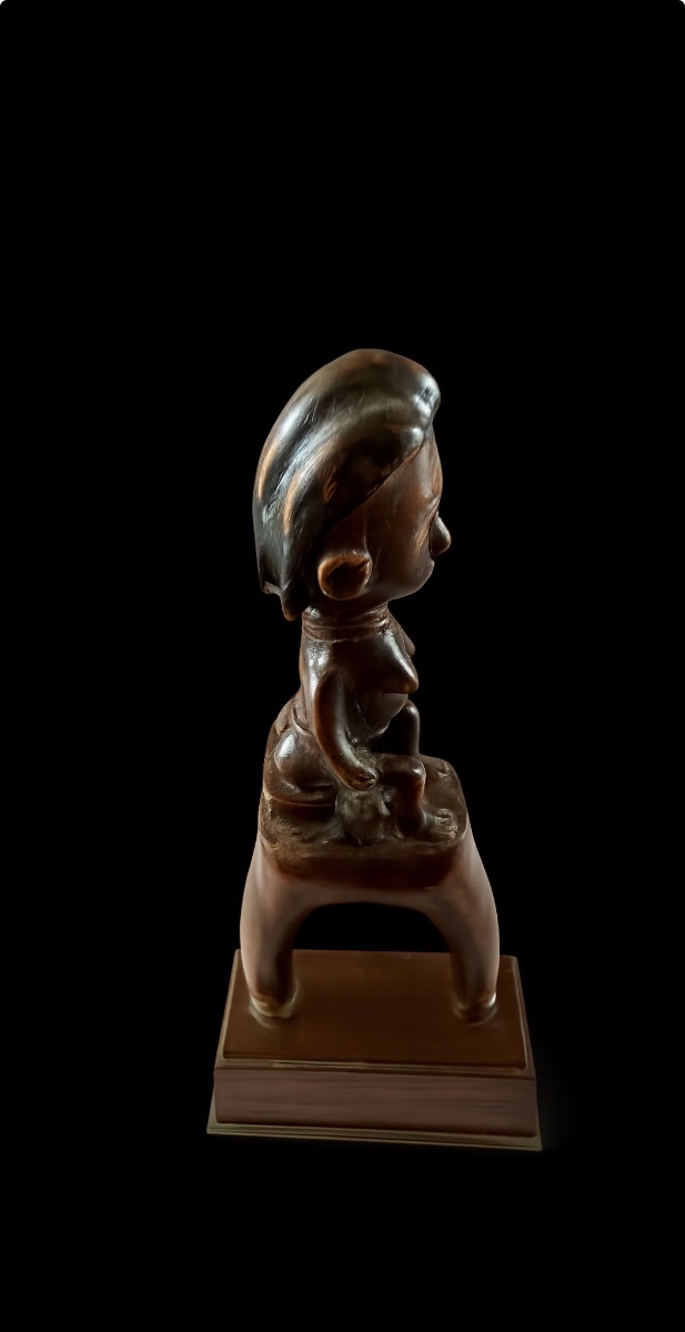 Sling With A Figure Of A Seated Woman-photo-4