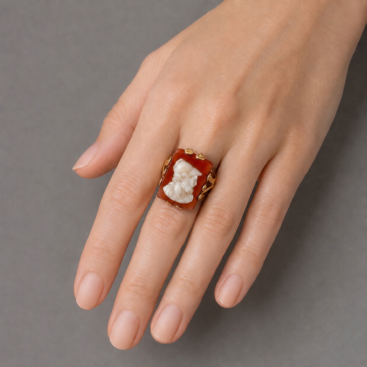 Agate Cameo Ring – 18-karat Gold-photo-2