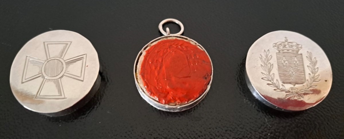 Medallion Containing An Authentic Fragment Of Saint Radegund’s Bone