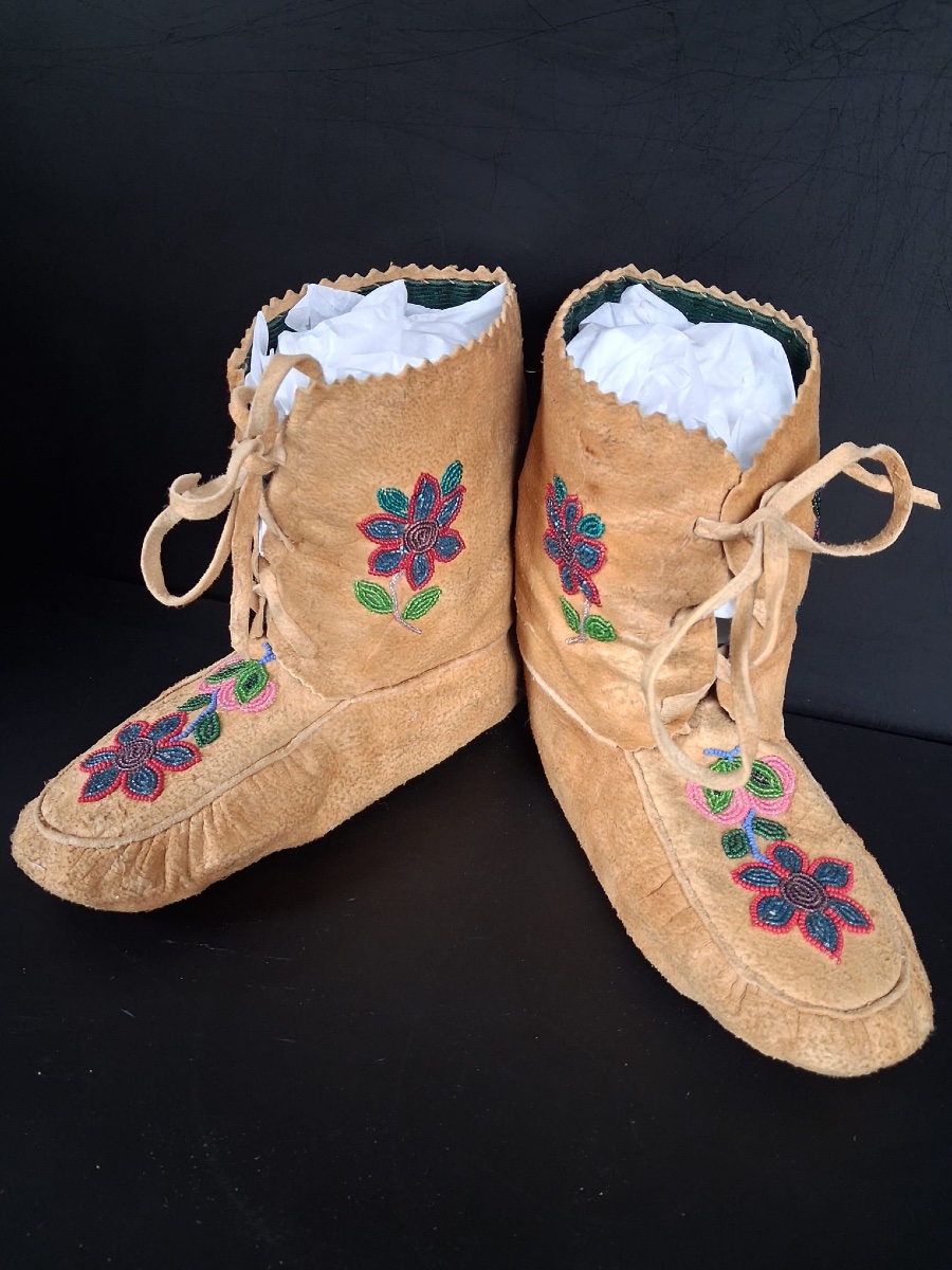 Pair Of Women's Boots Made Of Beaded Deer Leather-photo-3