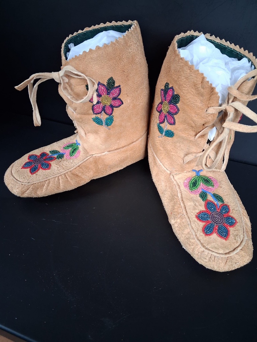 Pair Of Women's Boots Made Of Beaded Deer Leather-photo-4