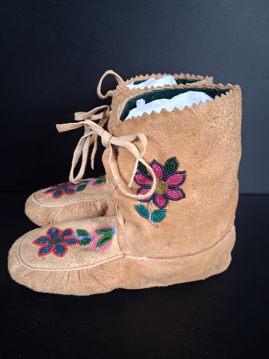 Pair Of Women's Boots Made Of Beaded Deer Leather-photo-1