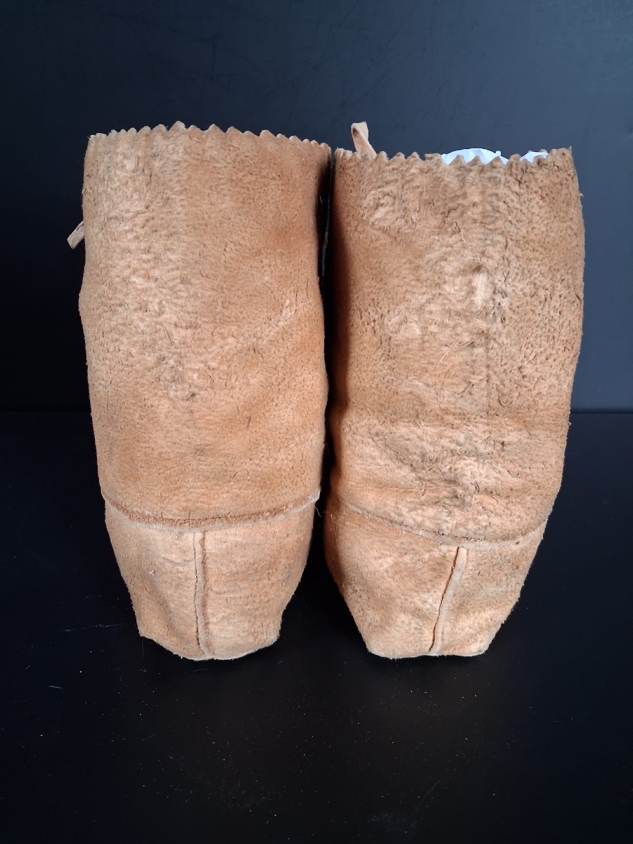Pair Of Women's Boots Made Of Beaded Deer Leather-photo-4
