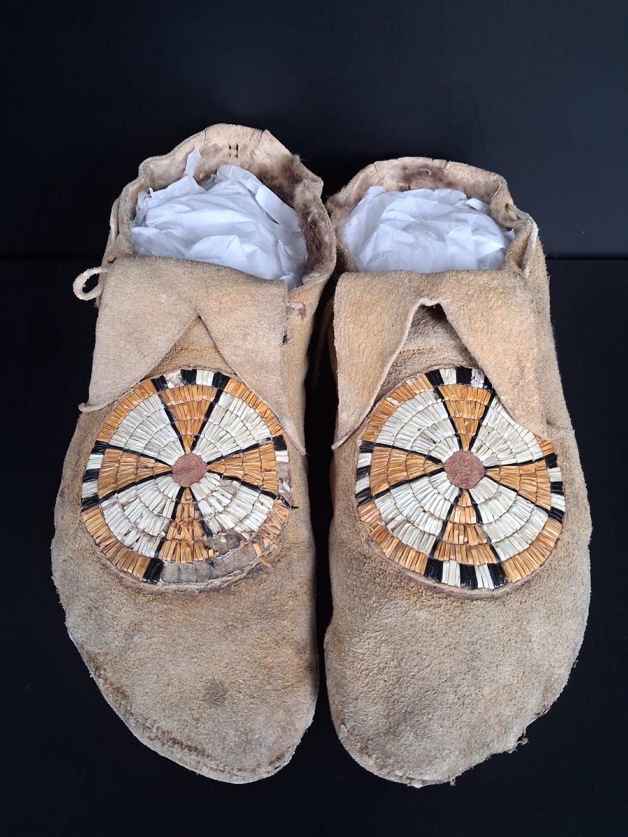 Rare Pair Of Loafers Decorated With Porcupine Quills-photo-2