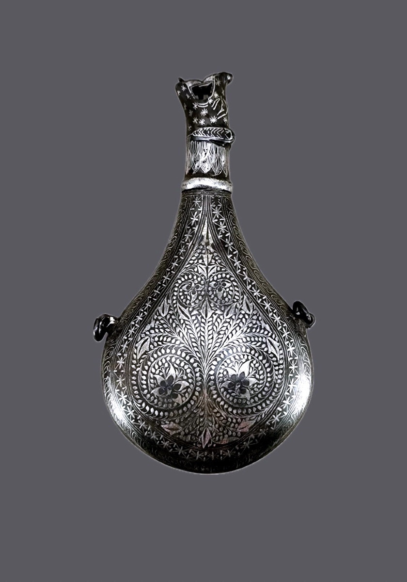 FLACON ORIENTAL À LIQUIDE  EN ARGENT GRAVÉ ET NIELLÉ  