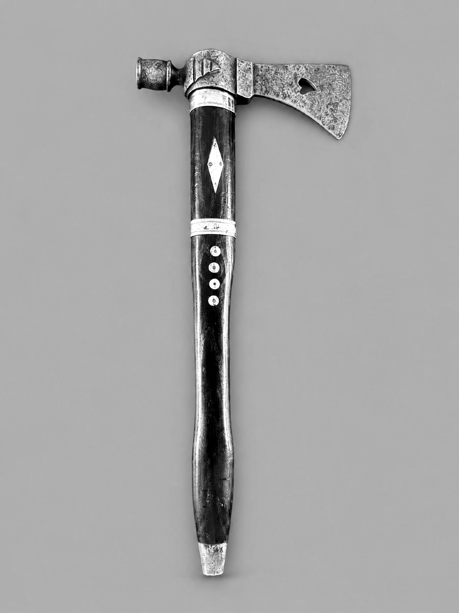 North American First Nations Art: Tomahawk-prestige Pipe