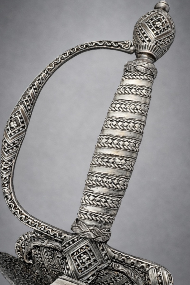 ÉPÉE DE COUR FRANÇAISE D’OFFICIER AU SERVICE DU ROI ÉPOQUE LOUIS XV – VERS 1740-1760 -photo-2