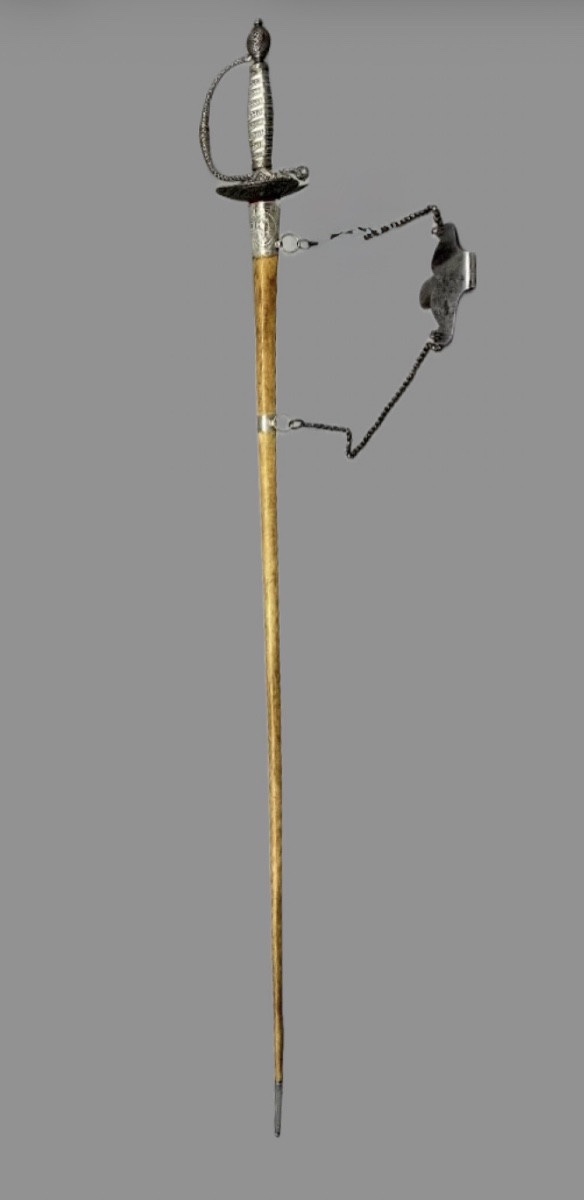 ÉPÉE DE COUR FRANÇAISE D’OFFICIER AU SERVICE DU ROI ÉPOQUE LOUIS XV – VERS 1740-1760 