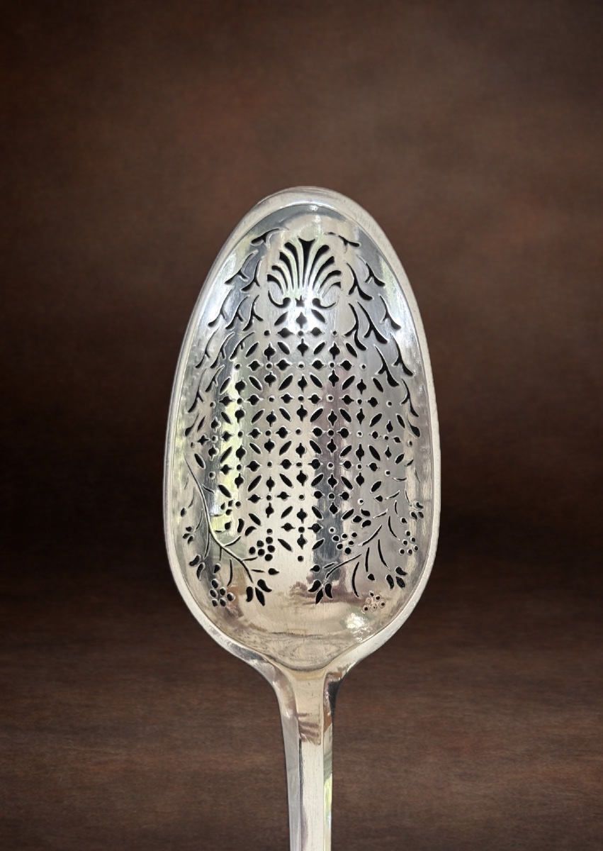 Cuillère à olives en argent — Rouen, 1755