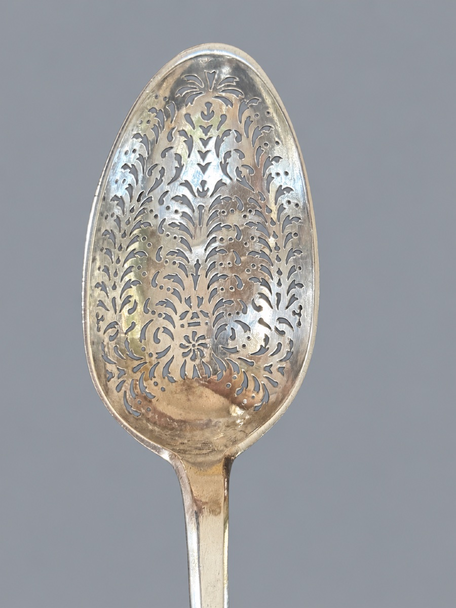 Grande cuillère à olives en argent aux armes des familles du Rif de La Roche et Taitbout de Mar-photo-4