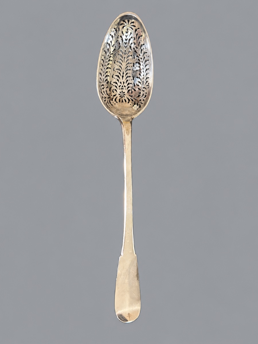 Grande cuillère à olives en argent aux armes des familles du Rif de La Roche et Taitbout de Mar