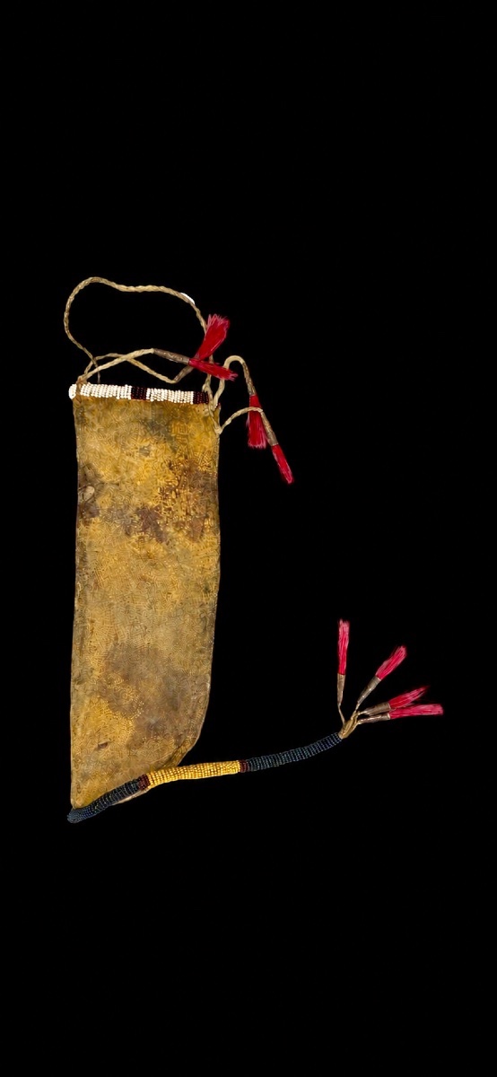 COUTEAU DE TRAITE DES GRANDES PLAINES ET SON FOURREAU PERLÉ — EXEMPLAIRE PUBLIÉ-photo-4