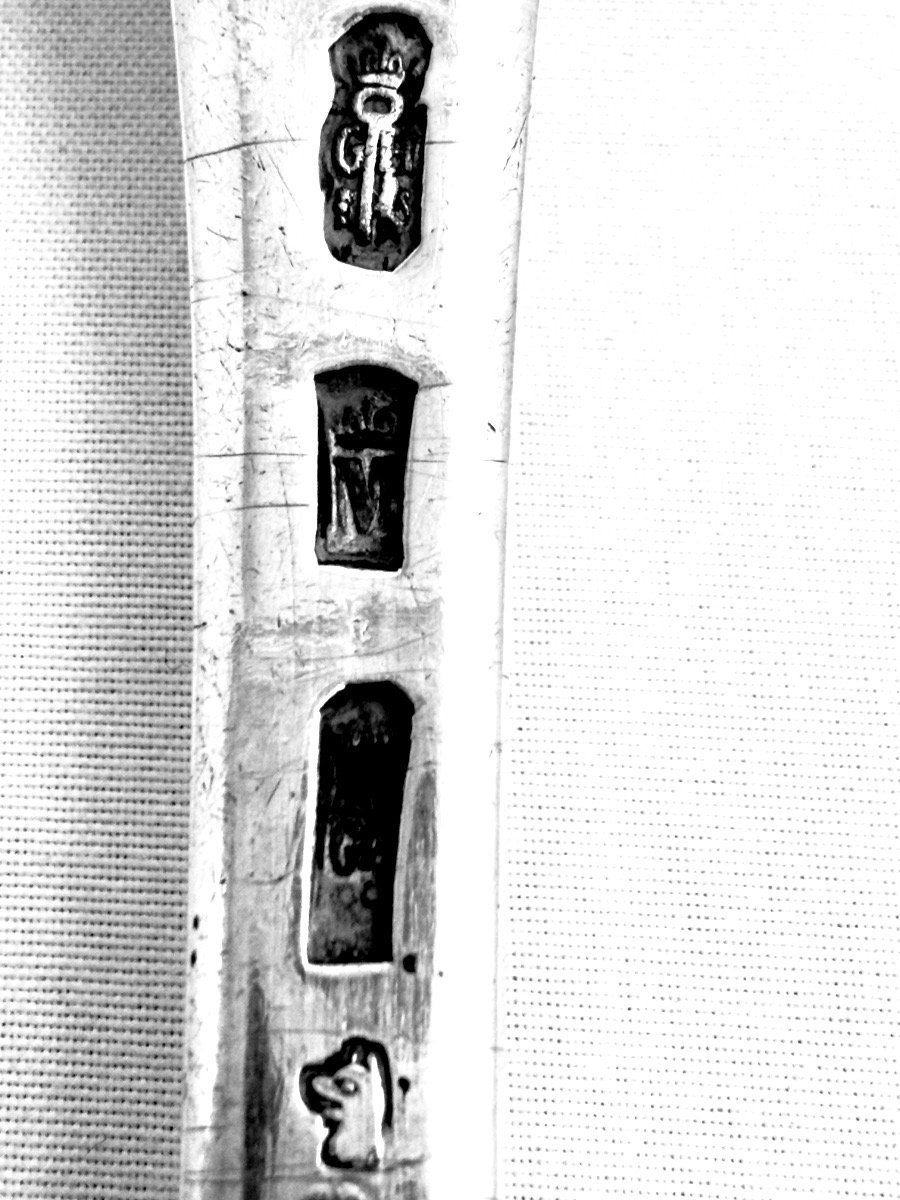 CUILLÈRE À OLIVES EN ARGENT MASSIF À DÉCOR ECCLÉSIASTIQUE ANGERS, 1758 – GUILLAUME II HARDY-photo-4