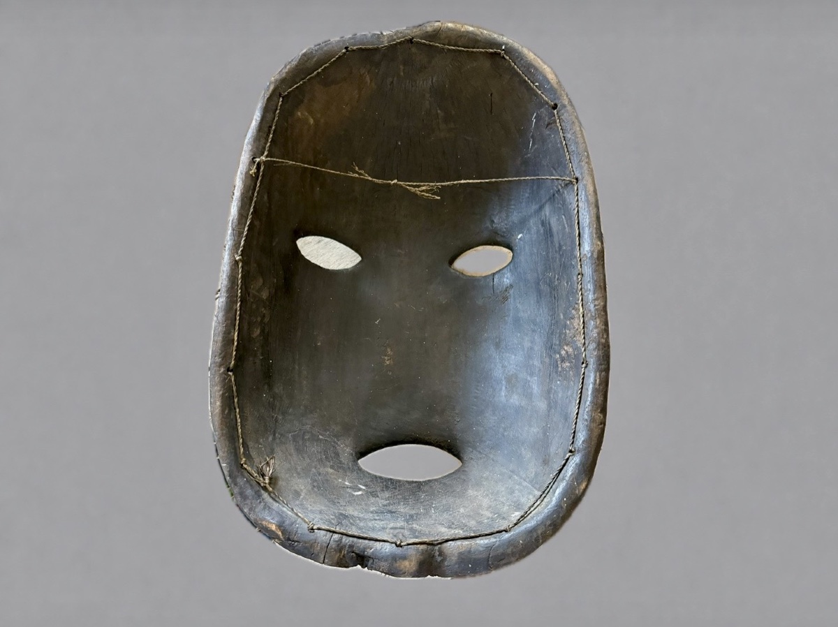 MASQUE CÉRÉMONIEL MONUMENTAL À COUVERTURE D’OPERCULES-photo-3