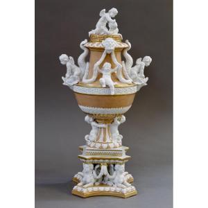 Vase néo-classique en porcelaine tendre de Derby Angleterre, vers 1775–1790
