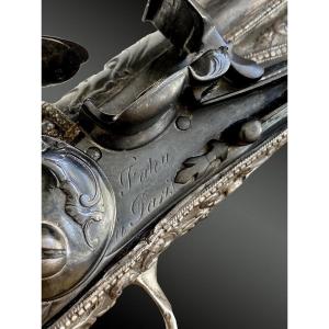 PISTOLET À L’ORIENTAL PAR FATOU A PARIS 
