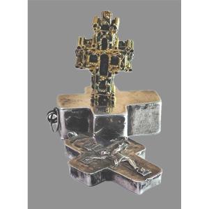 CROIX-RELIQUAIRE BYZANTINE PORTABLE EN VERMEIL ÉMAILLÉ