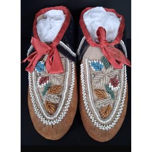 PAIRE DE MOCASSINS DE PRESTIGE PERLÉS