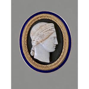 Neoclassical Agate Cameo With Two Layers, Set In Gold And Enamel, Empire Period