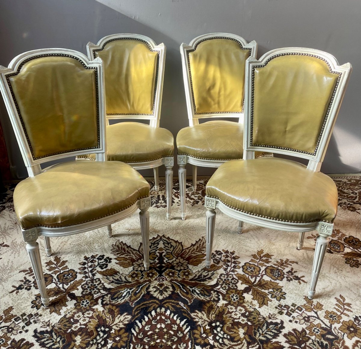 Suite De 4 Chaises De Style Louis XVI -photo-2