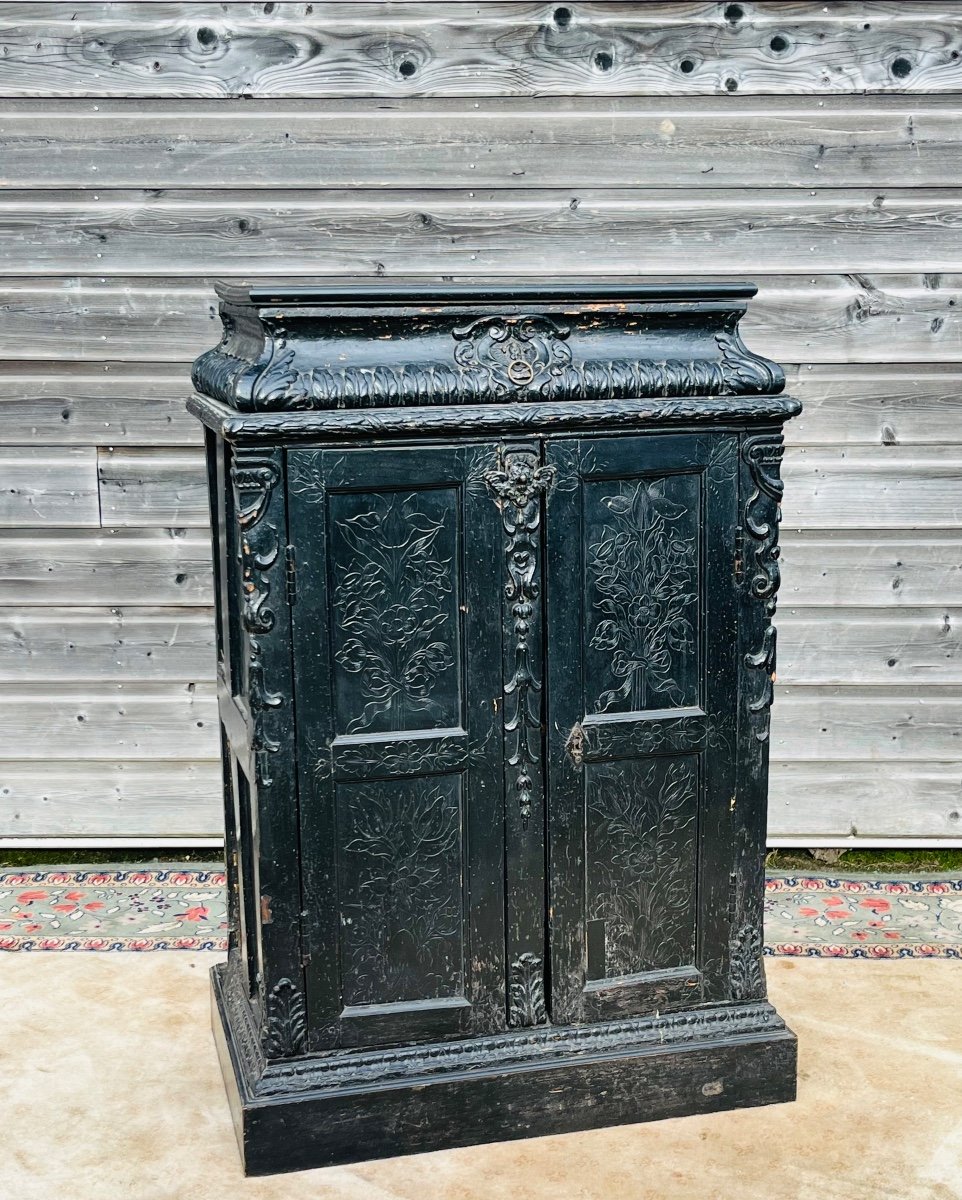 Petit meuble d’applique en bois noirci d’époque XIX éme 