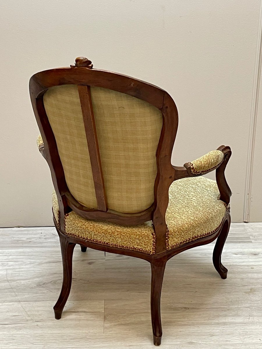 fauteuil cabriolet en noyer d’époque Louis XV -photo-1