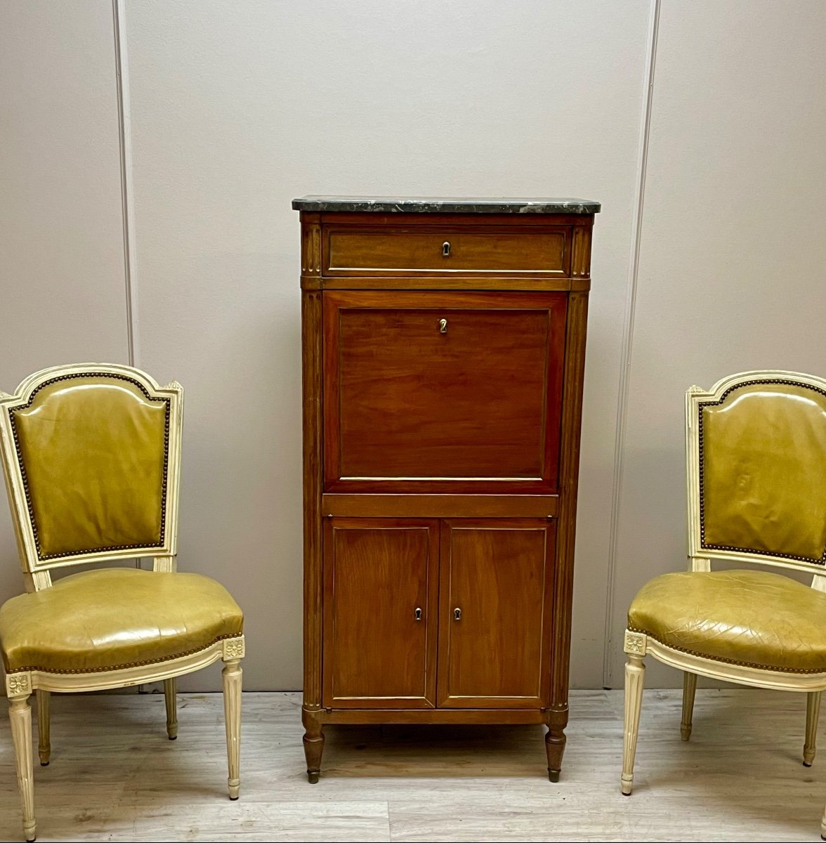 petit secrétaire Louis XVI en acajou d’époque Napoléon III 
