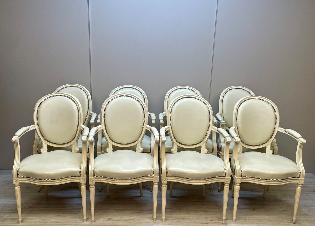 Rare suite de huit fauteuils Louis XVI médaillons laqués blanc -photo-2