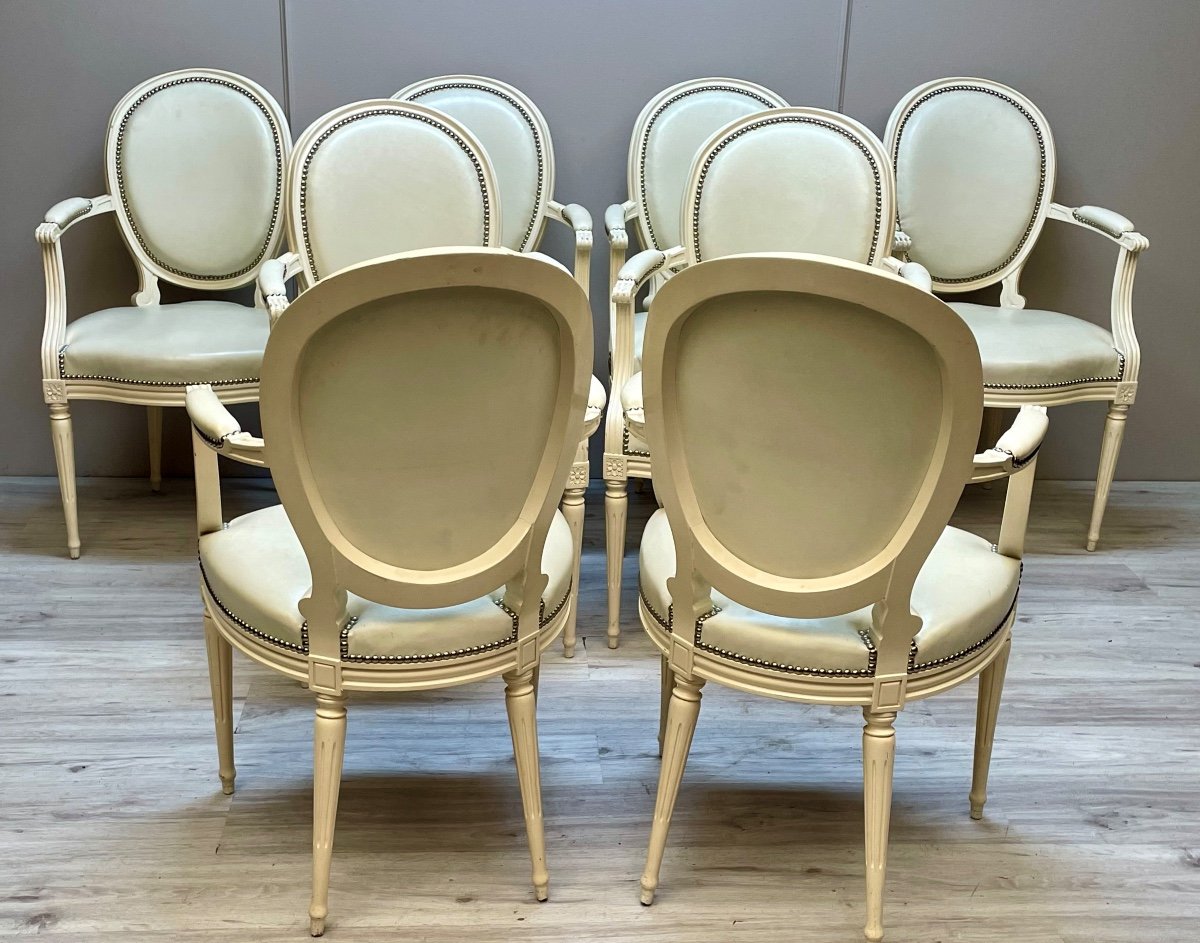 Rare suite de huit fauteuils Louis XVI médaillons laqués blanc -photo-4