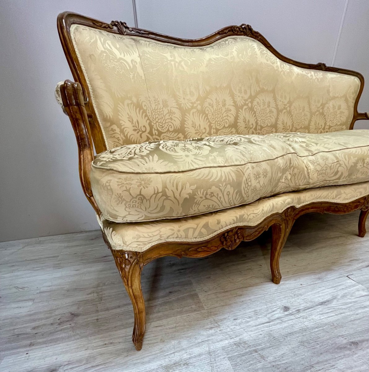 Louis XV Period Sofa In Walnut -photo-3