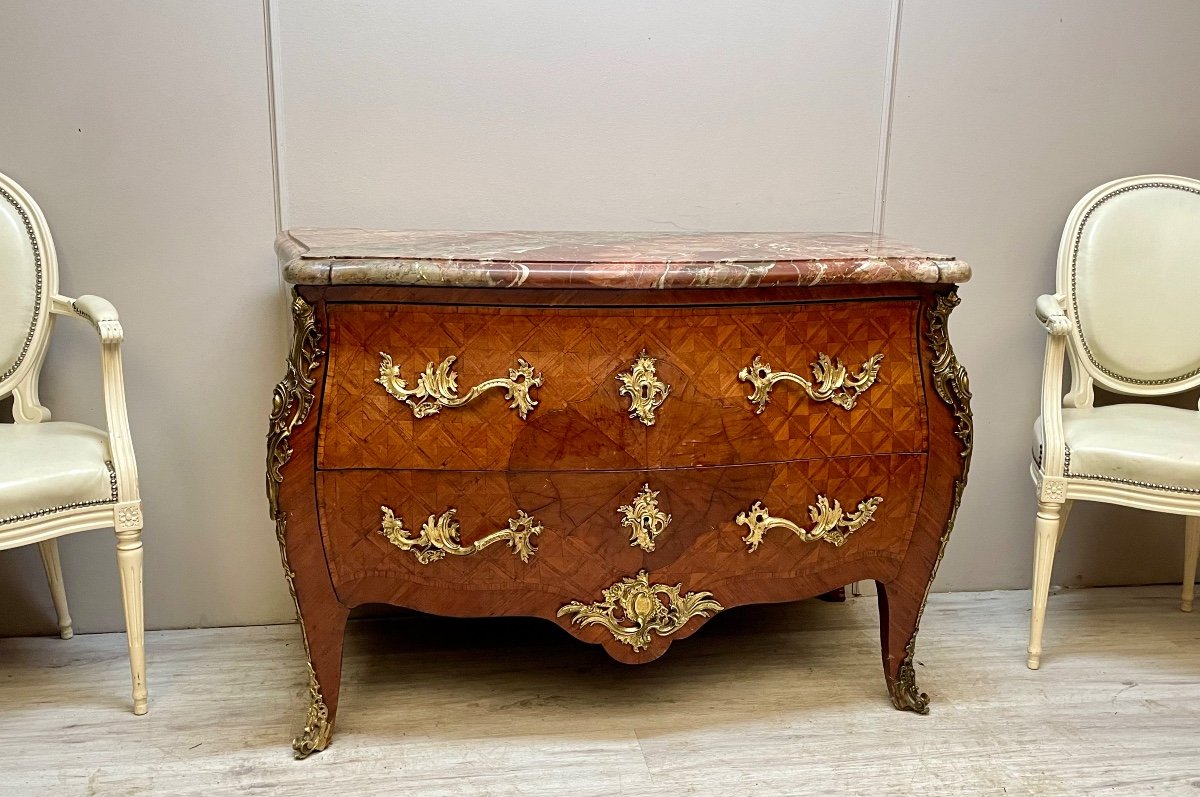 imposante commode galbée Louis XV estampillée fleurs de lys -photo-8