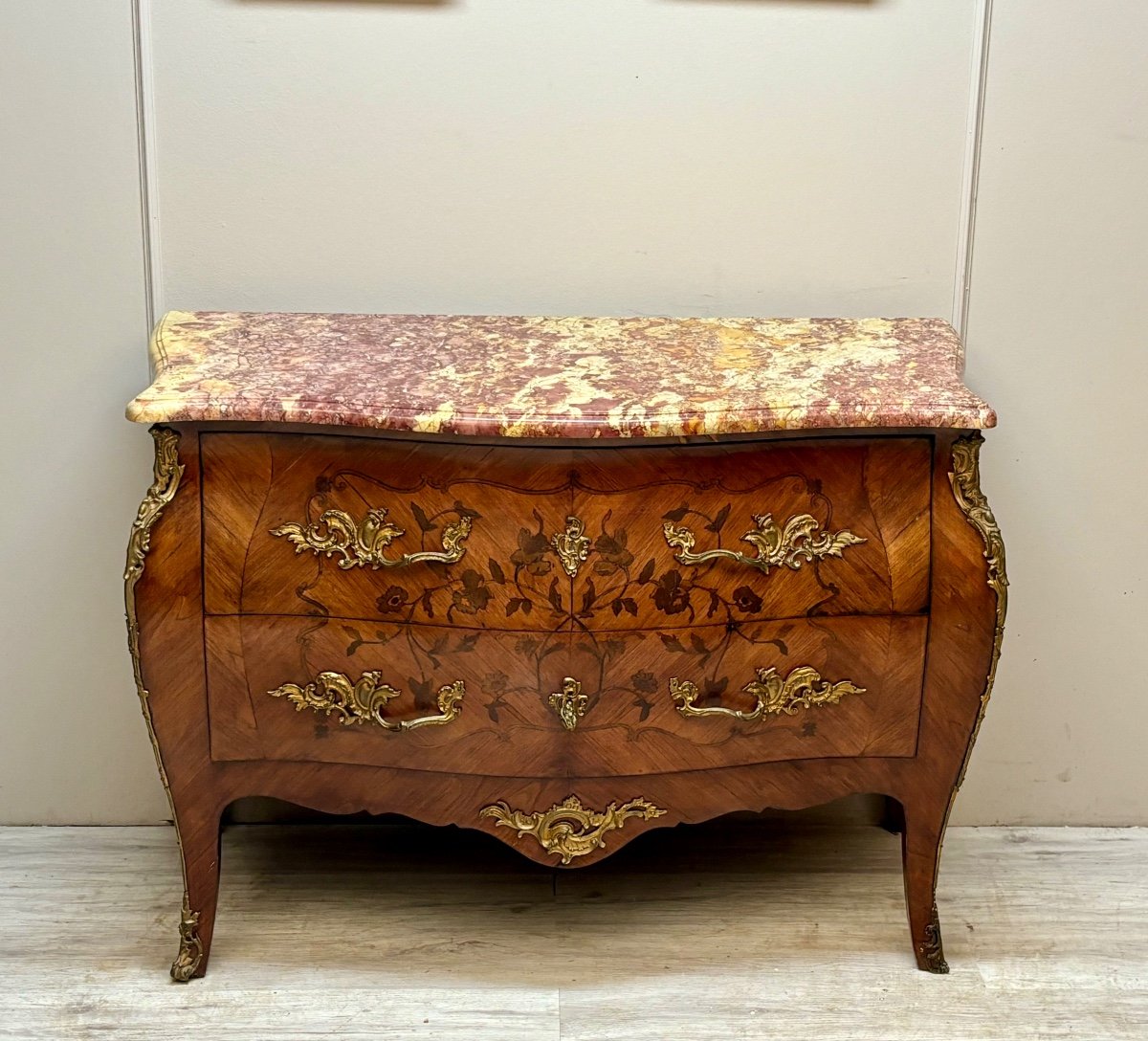 Imposing Curved Louis XV Chest Of Drawers In Marquetry 