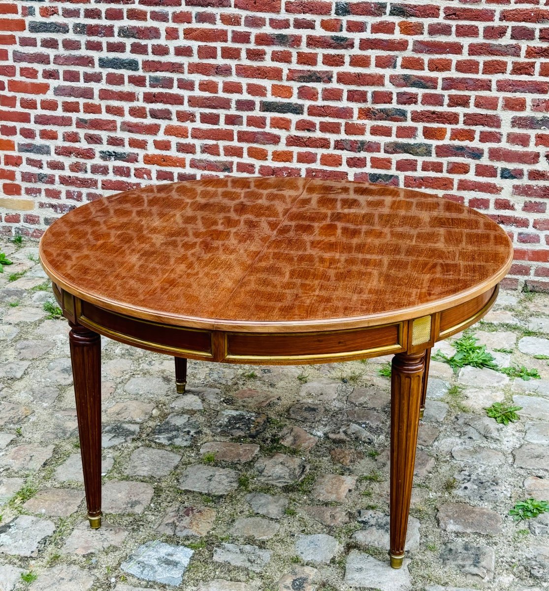 Maison Gouffe table de salle à manger à allonges en acajou Louis XVI 