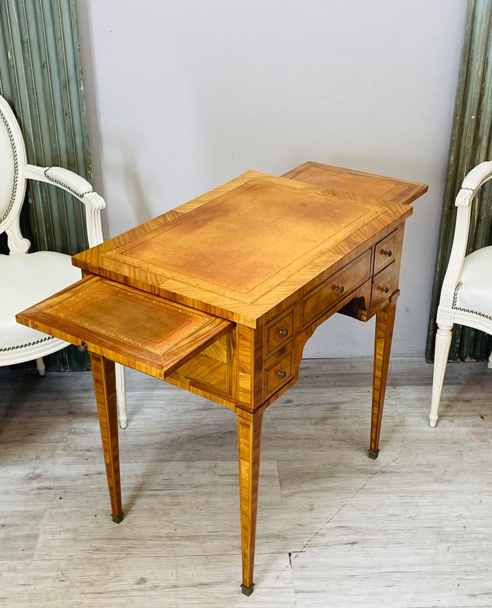 Small Louis XVI Marquetry Desk -photo-4