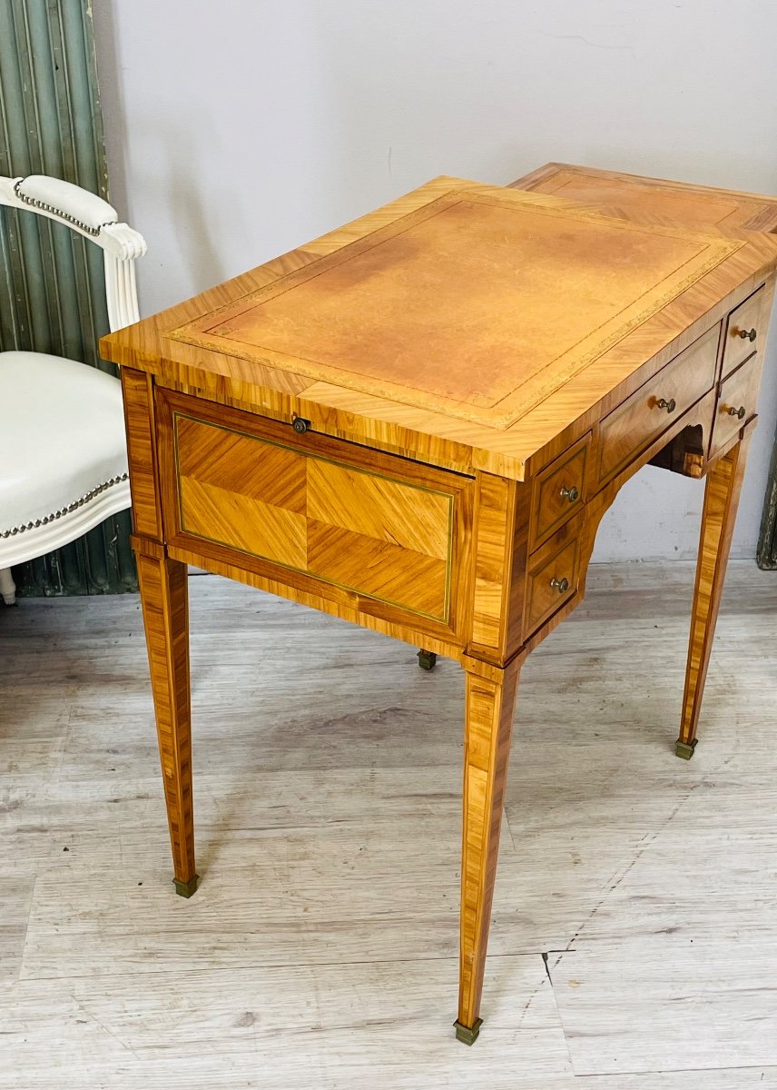 Small Louis XVI Marquetry Desk -photo-1