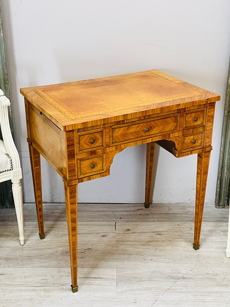 Small Louis XVI Marquetry Desk -photo-8