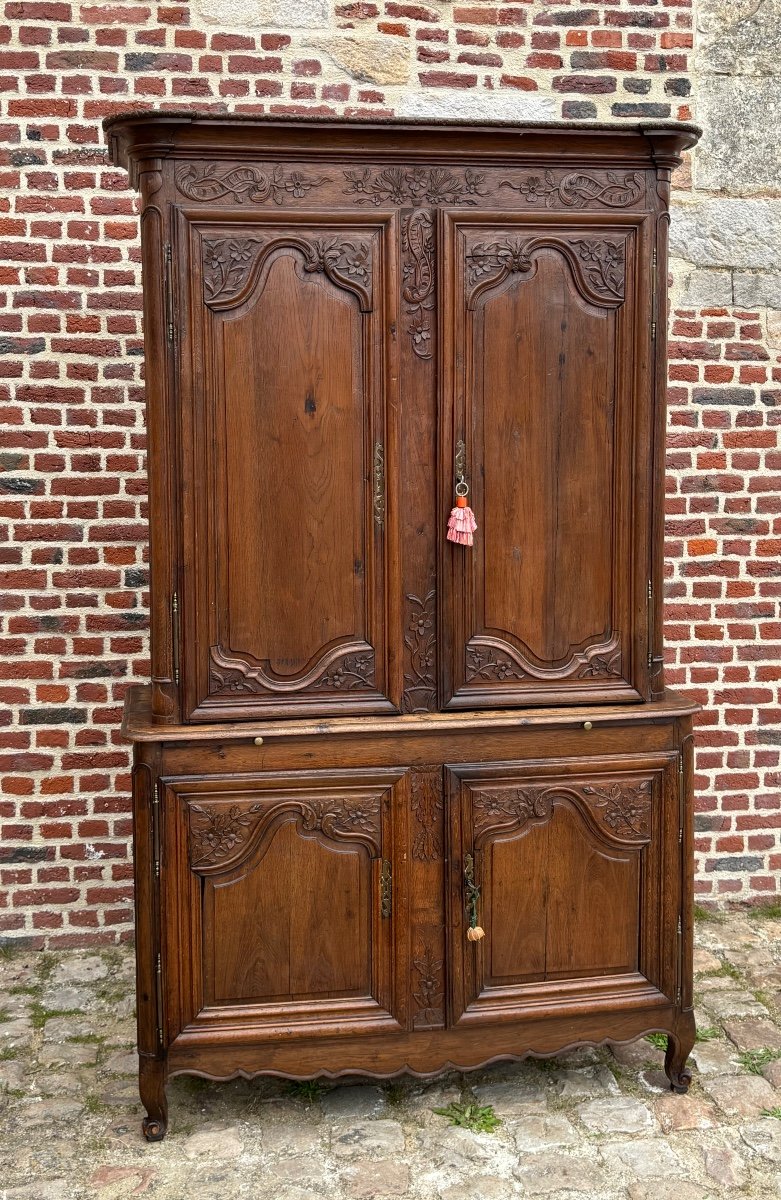 Très Beau Buffet Deux Corps En Chêne D’époque XVIII éme 