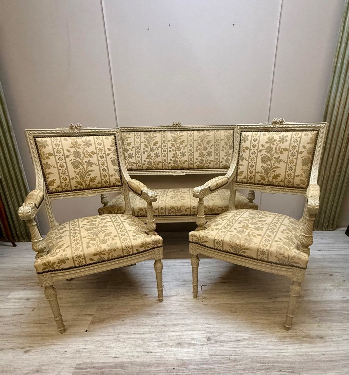 Mobilier De Salon De Style Louis XVI En Bois Laqué 