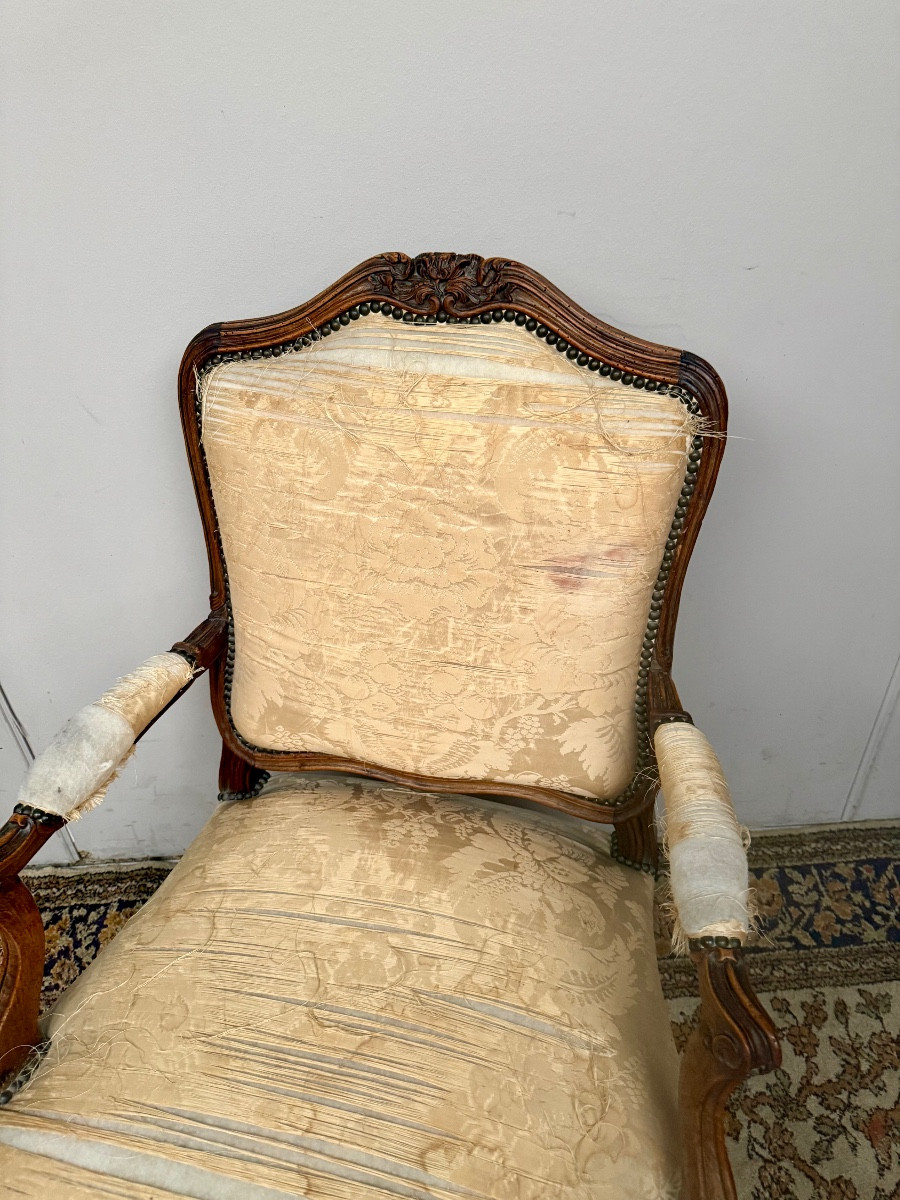 Fauteuil De Style Louis XV En Noyer -photo-3