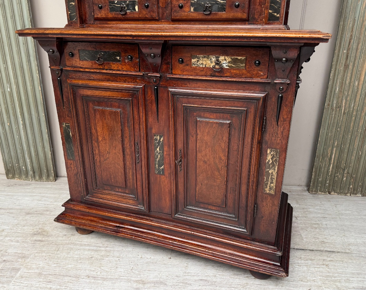 Cabinet de l’école de Fontainebleau renaissance en noyer incrusté de  tablettes de marbre -photo-4
