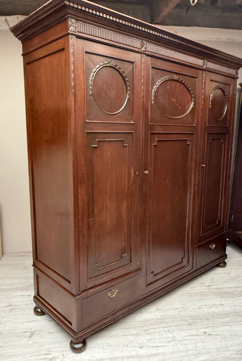 Large 19th Century Mahogany Wardrobe -photo-3