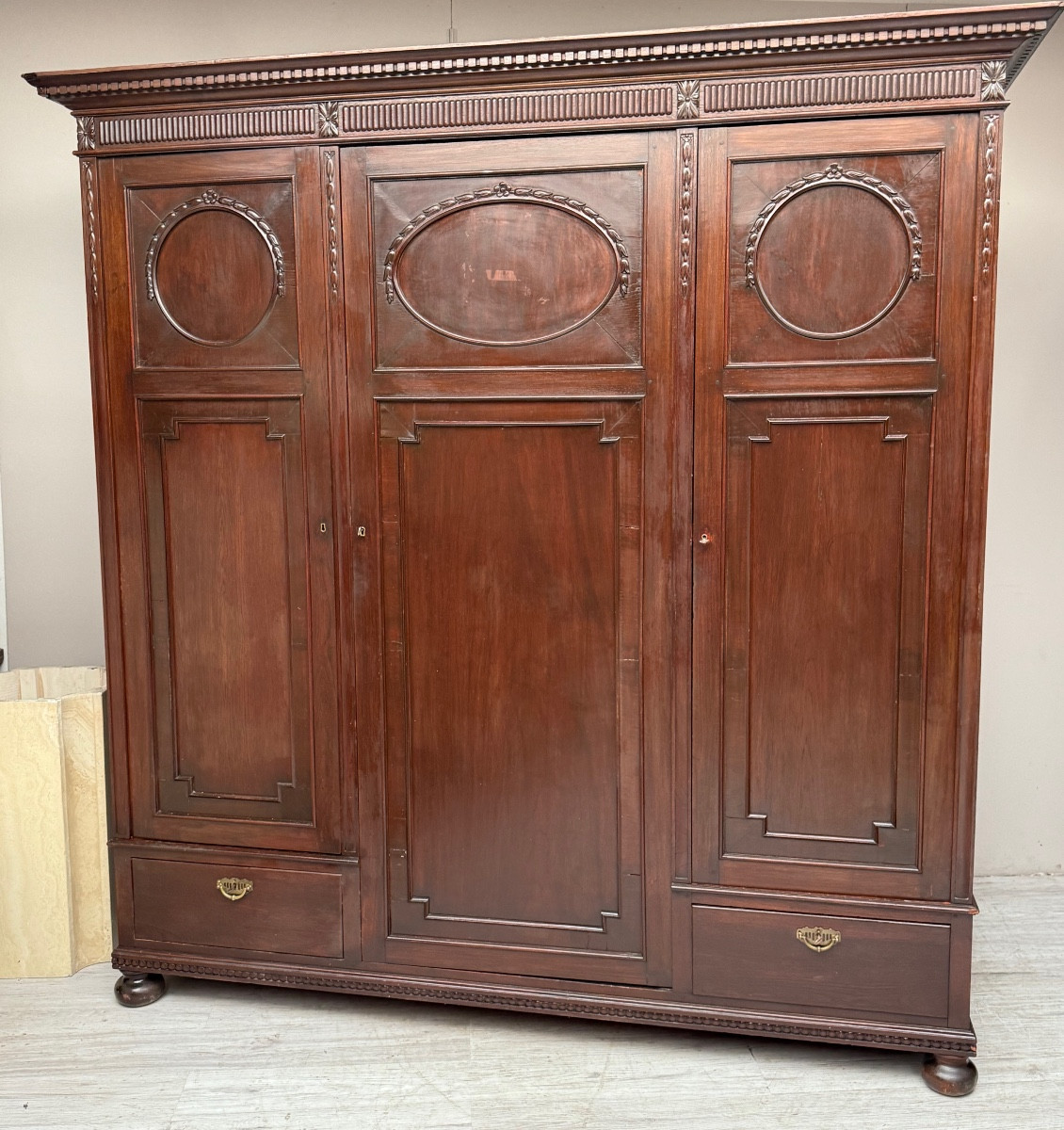Large 19th Century Mahogany Wardrobe -photo-3