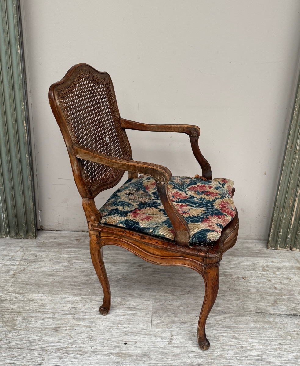 Fauteuil canné en noyer  d’époque Louis XV -photo-2
